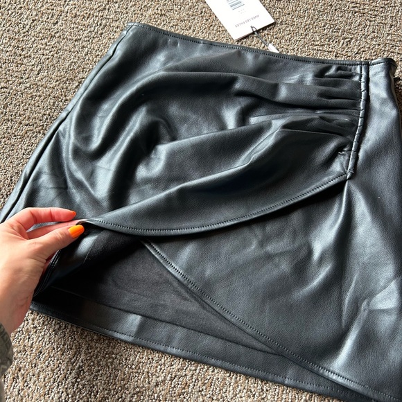 NWT Avec Les Filles Faux Leather Side Wrap Mini Skirt - Picture 6 of 12